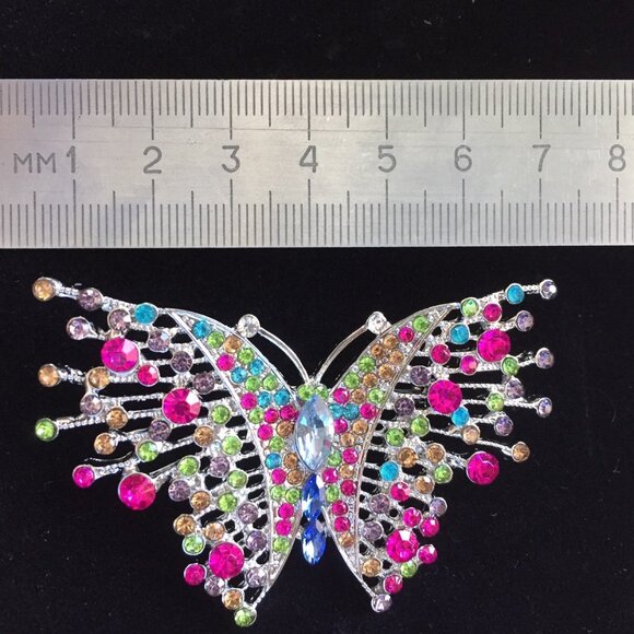 BEAUTIFUL BIG  MULTICOLOR CRYSTALS BUTTERFLY -BROOCH, NEW - Picture 2 of 3